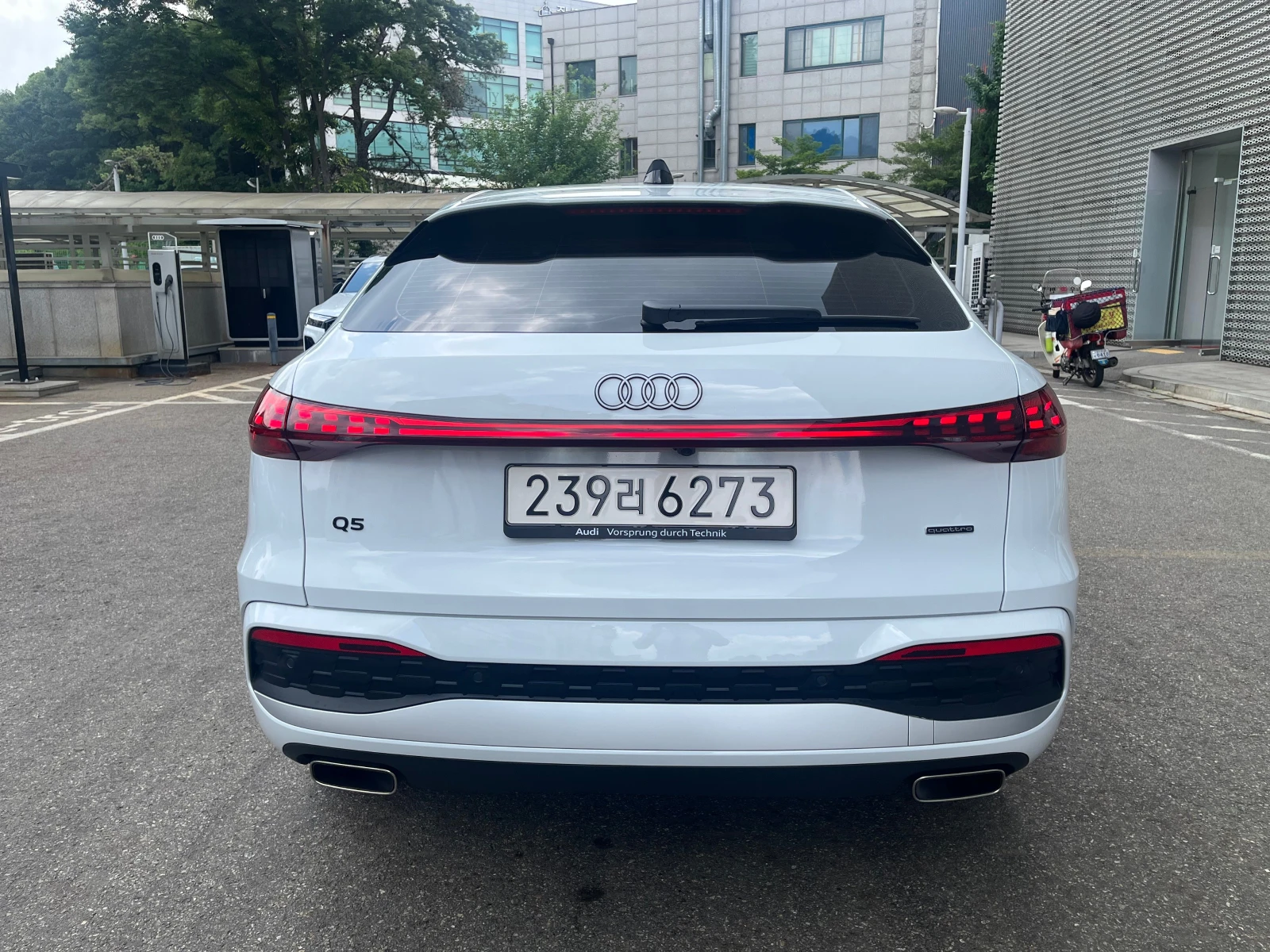 Audi Q5 40 TFSI quattro* ЕЛ. БАГАЖНИК* ЛЮК* КРАЙНА ЦЕНА, снимка 4 - Автомобили и джипове - 56133692