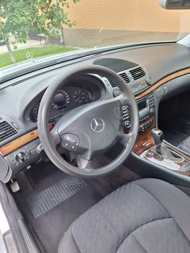 Mercedes-Benz E 270, снимка 7 - Автомобили и джипове - 45918110