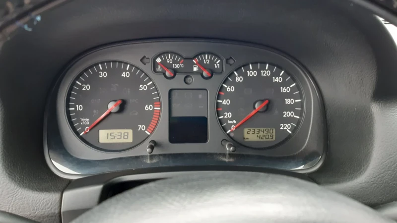 VW Golf, снимка 4 - Автомобили и джипове - 47526965