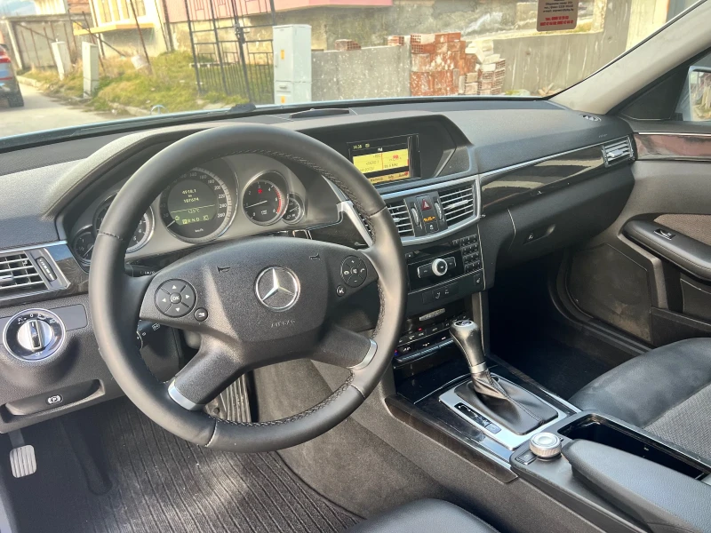 Mercedes-Benz E 250 Avntgarde, снимка 5 - Автомобили и джипове - 49003595