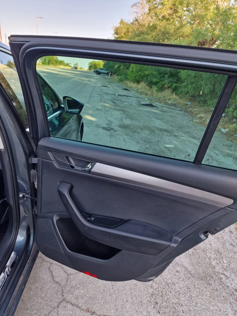 Skoda Superb 2.0TDI, снимка 15 - Автомобили и джипове - 51358740