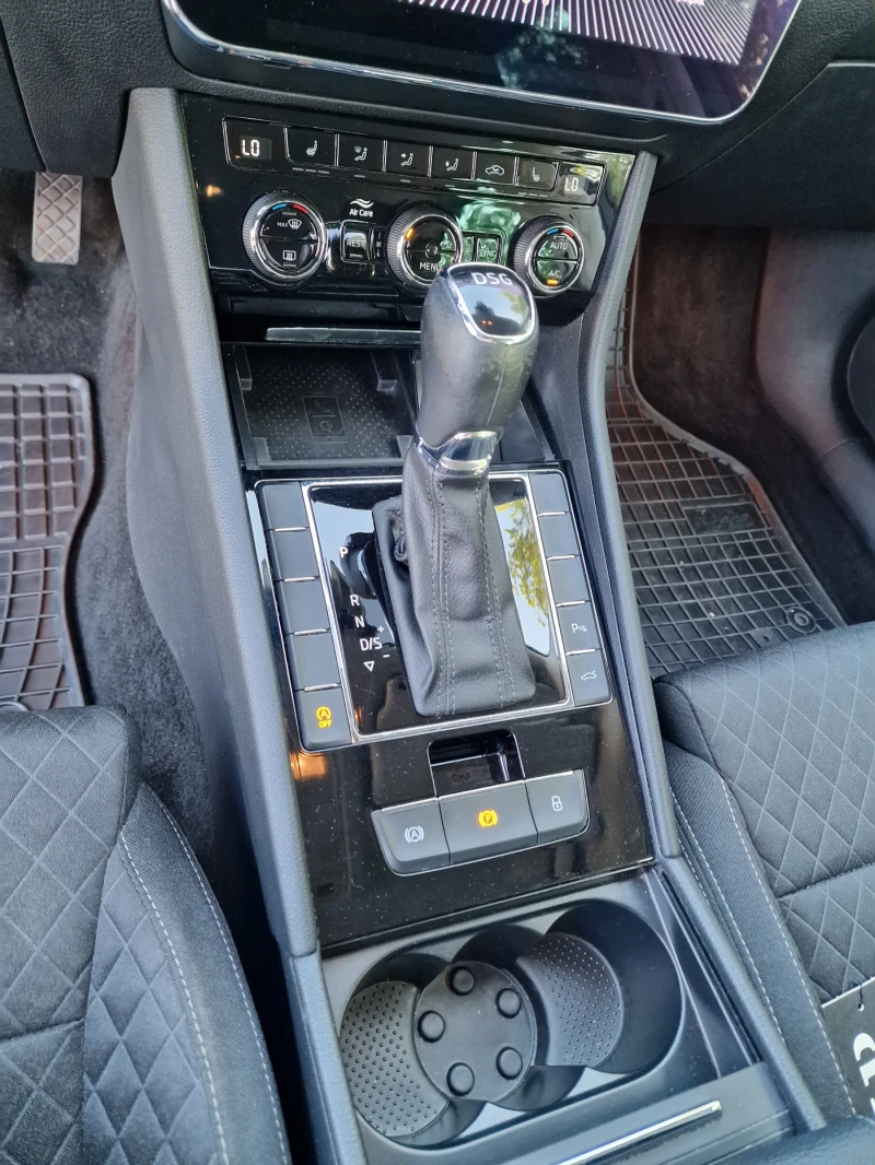 Skoda Superb 2.0TDI, снимка 8 - Автомобили и джипове - 51358740