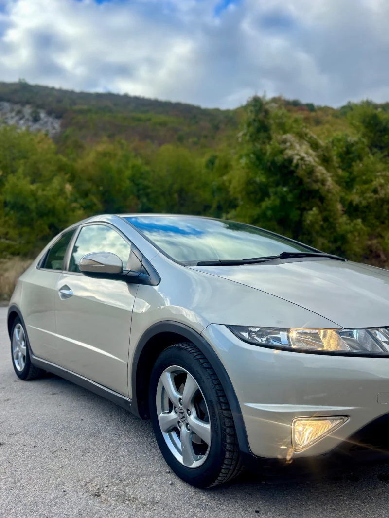 Honda Civic 8th generation , снимка 3 - Автомобили и джипове - 52045615