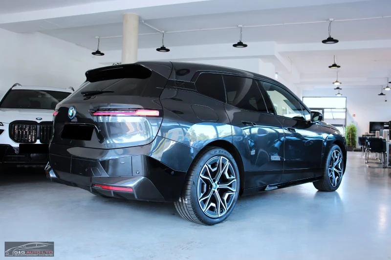 BMW iX xDRIVE50/523HP/SPORT/SKY-LOUNGE/360/LASER/ACC/983f, снимка 4 - Автомобили и джипове - 52737012