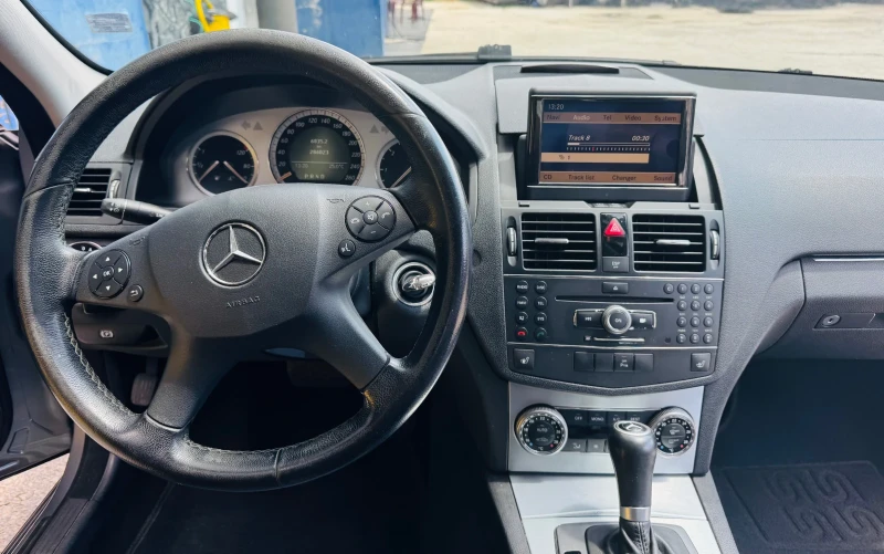 Mercedes-Benz C 320, снимка 8 - Автомобили и джипове - 52940026
