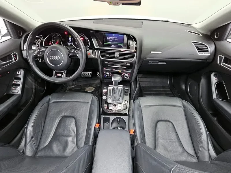 Audi A5 2.0 TDI Quattro - САМО 30% АВАНС, снимка 14 - Автомобили и джипове - 56003343