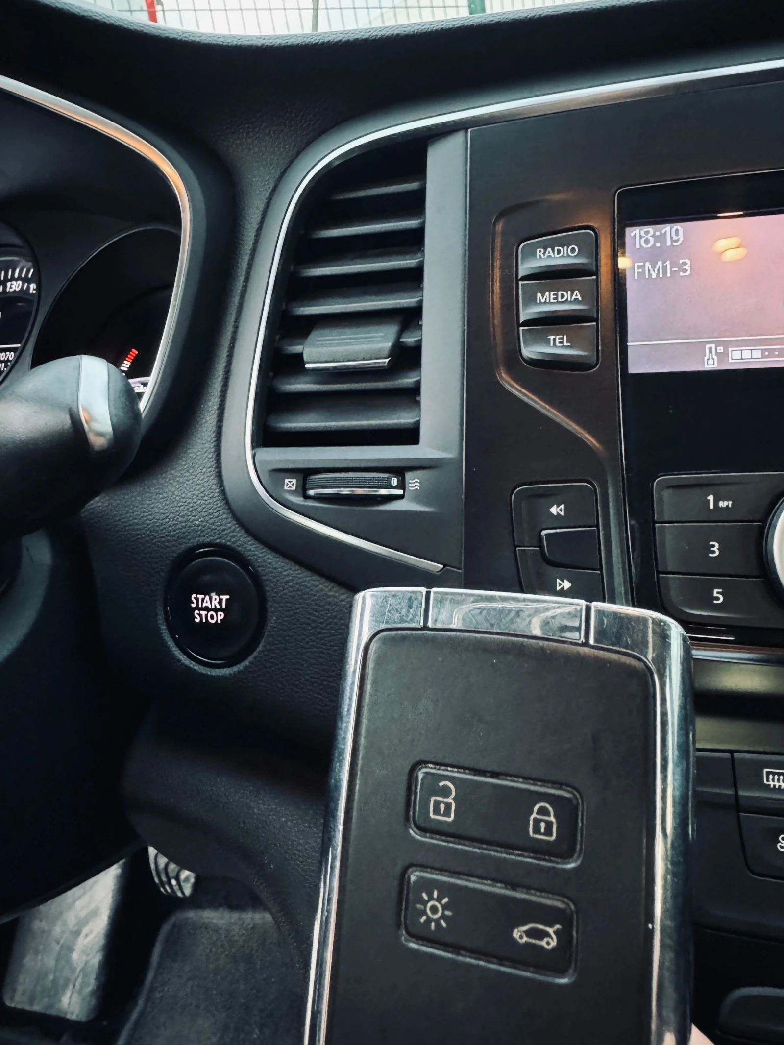 Renault Megane 1.5 dCi / 110   | Mobile.bg   12