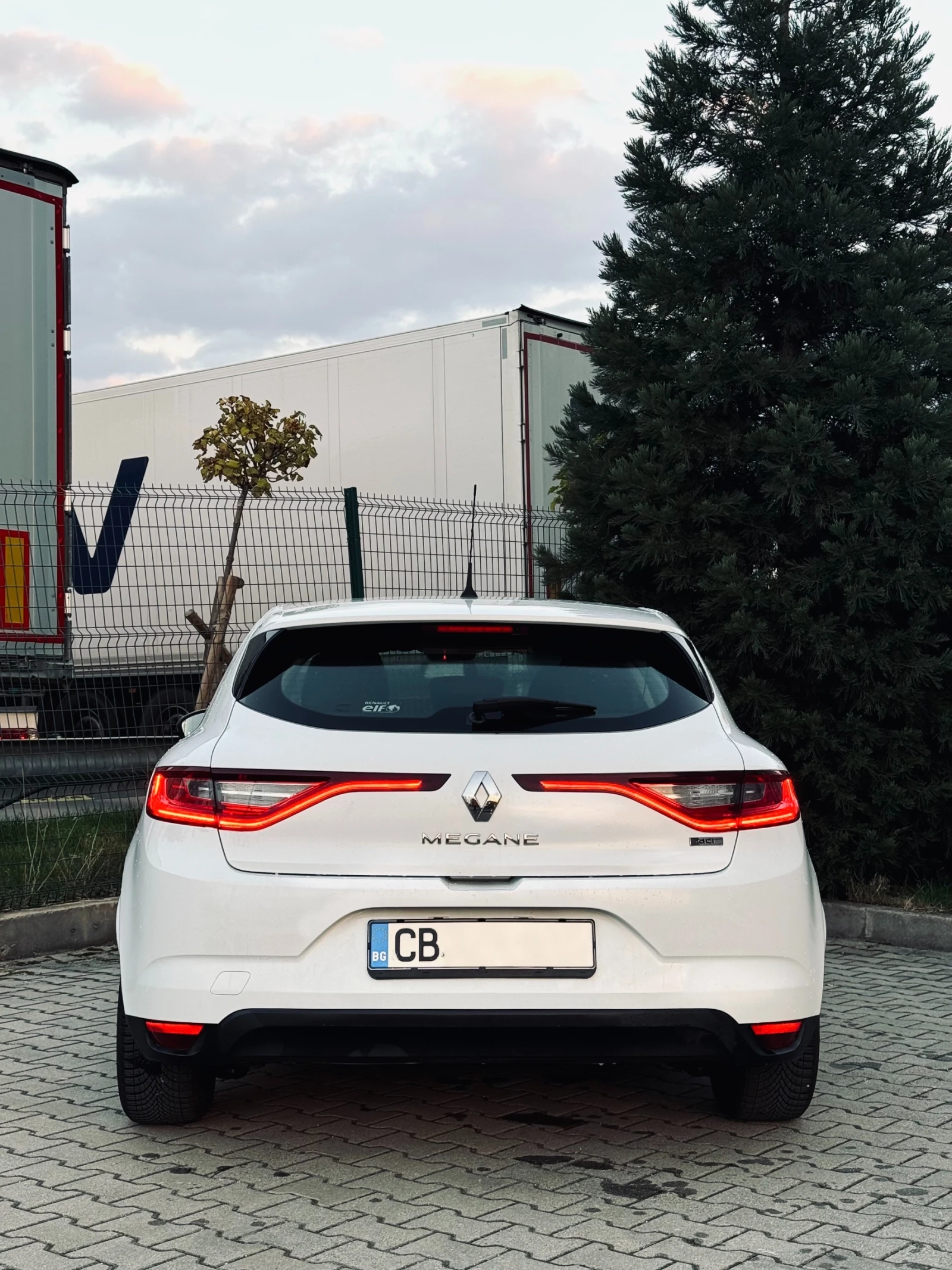 Renault Megane 1.5 dCi / 110 конски сили - изображение 4