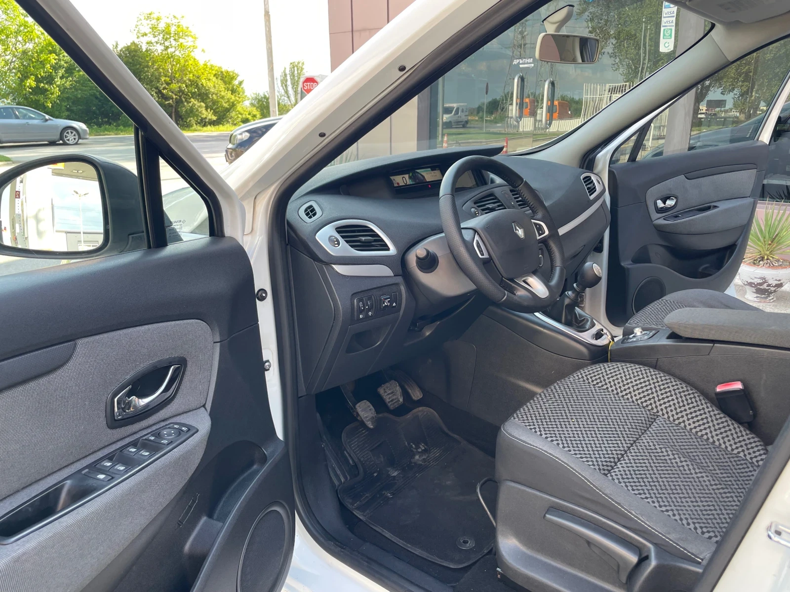 Renault Scenic 1.6i-GAZ-110к.с. - изображение 9