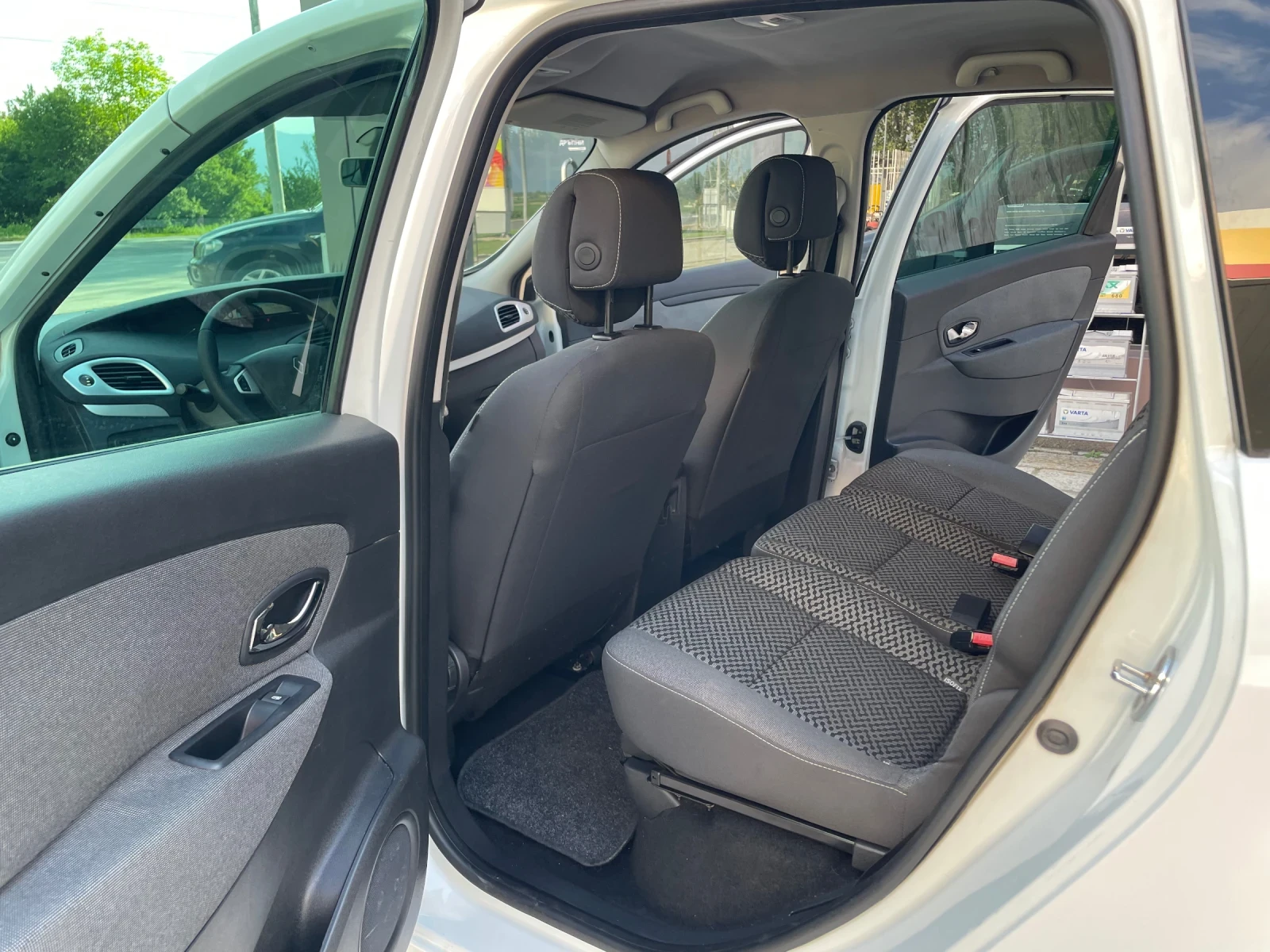 Renault Scenic 1.6i-GAZ-110к.с. - изображение 8