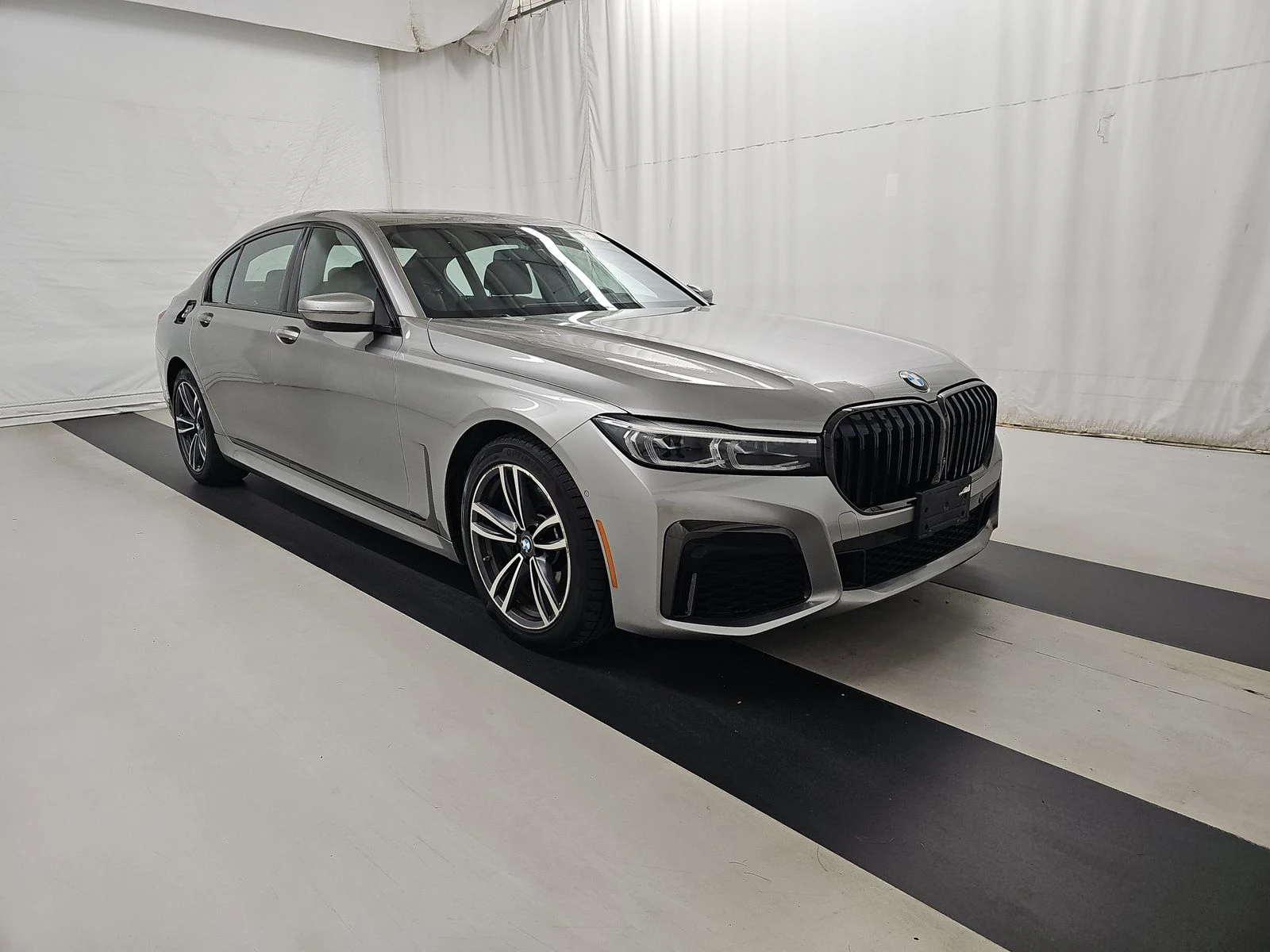 BMW 740 xDrive M SPORT LINE - изображение 2
