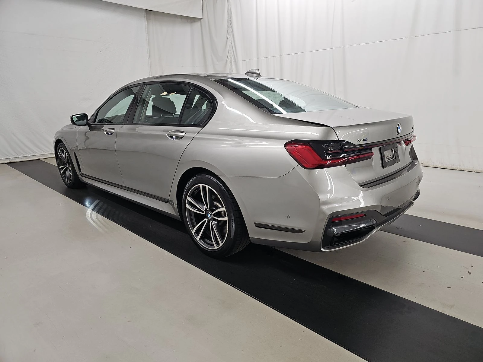 BMW 740 xDrive M SPORT LINE - изображение 4