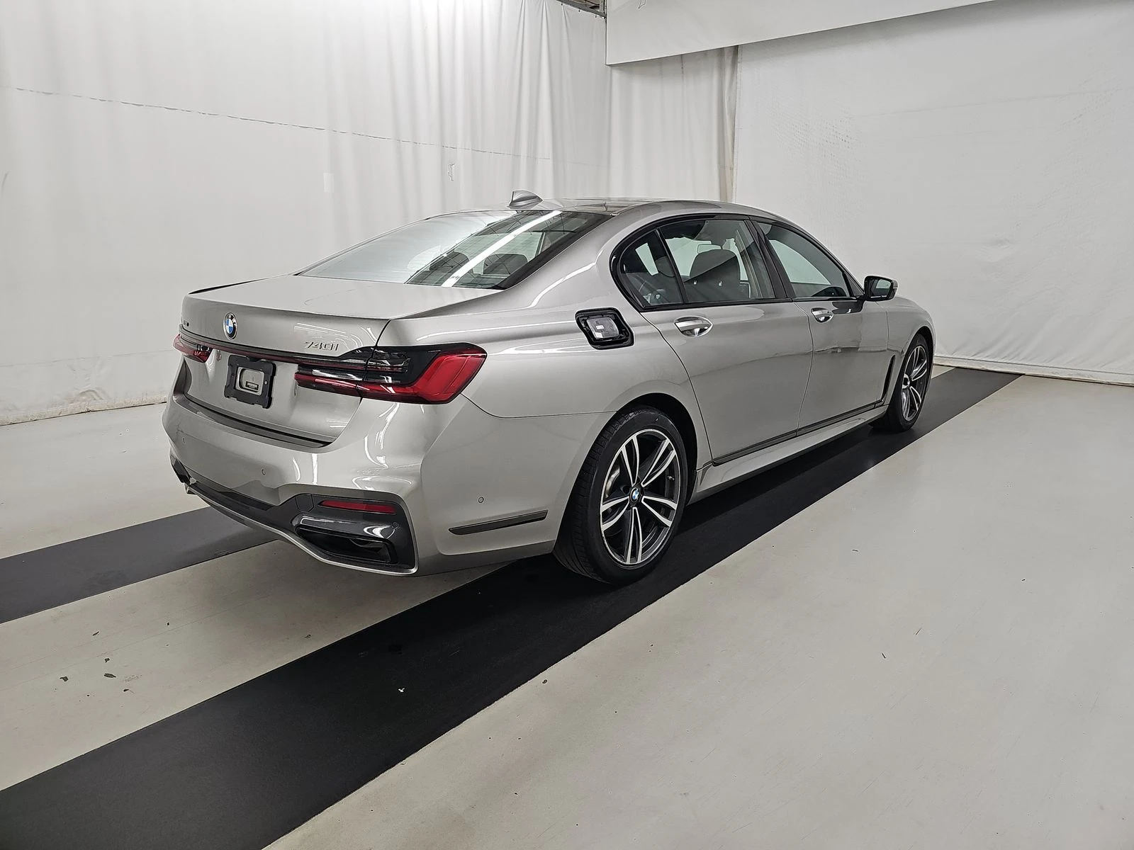 BMW 740 xDrive M SPORT LINE - изображение 6