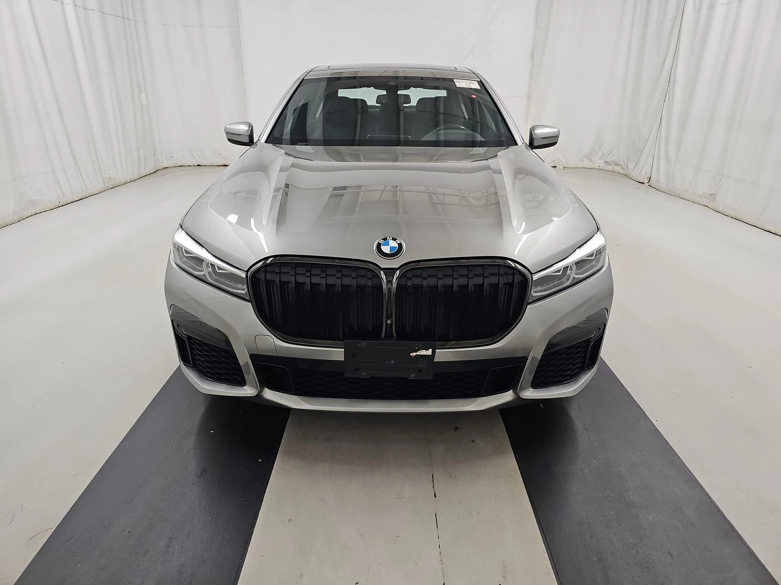 BMW 740 xDrive M SPORT LINE - изображение 3
