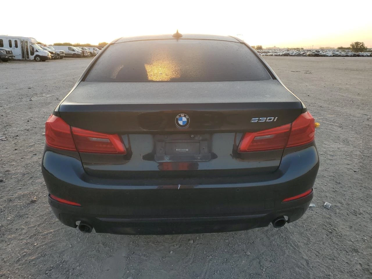 BMW 530 SHADOW LINE/AMBILIGHT/ПЪЛНА СЕРВИЗНА ИСТОРИЯ! - изображение 5