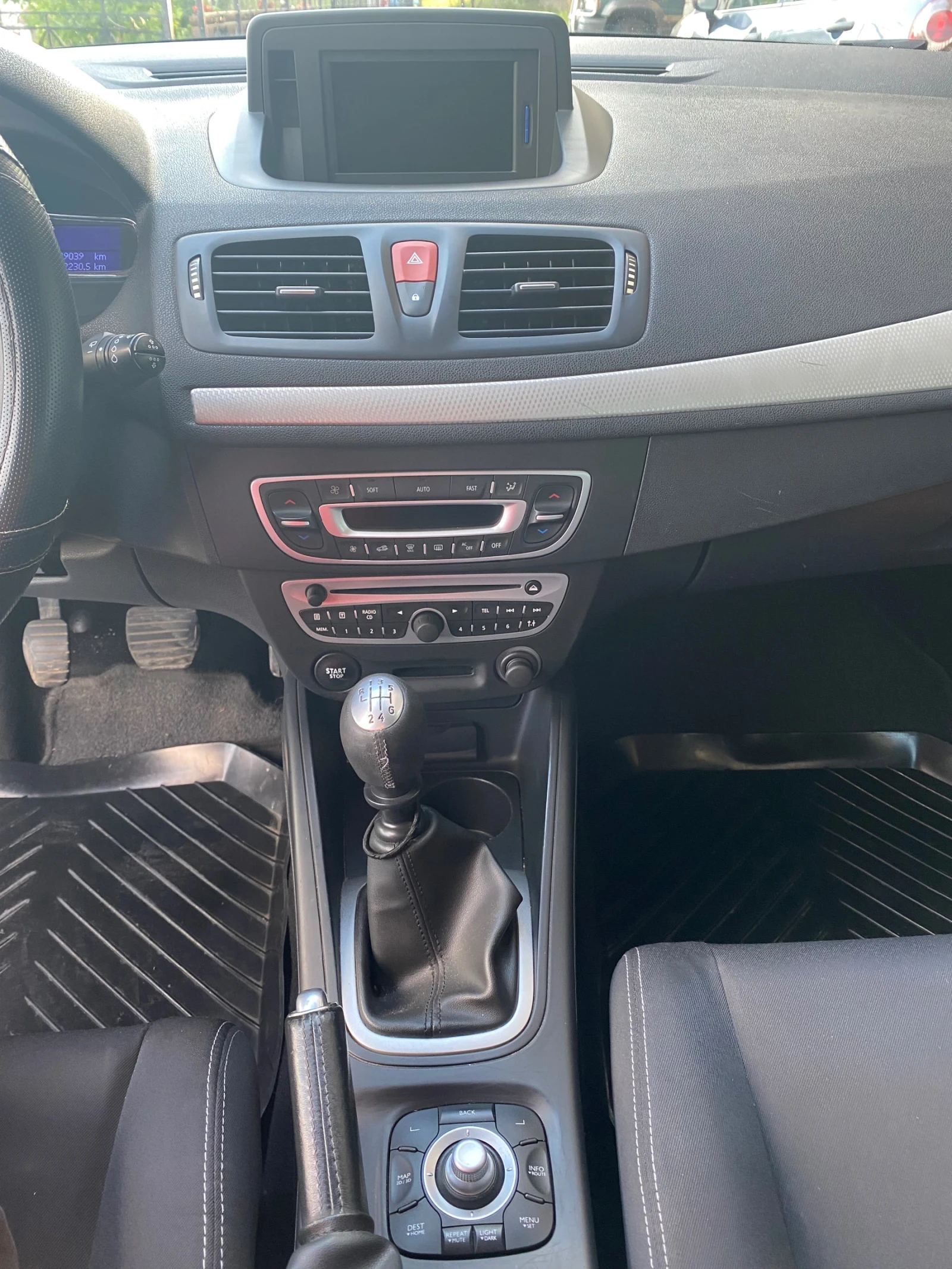 Renault Megane 1.9 dCi 131 к.с. - изображение 8