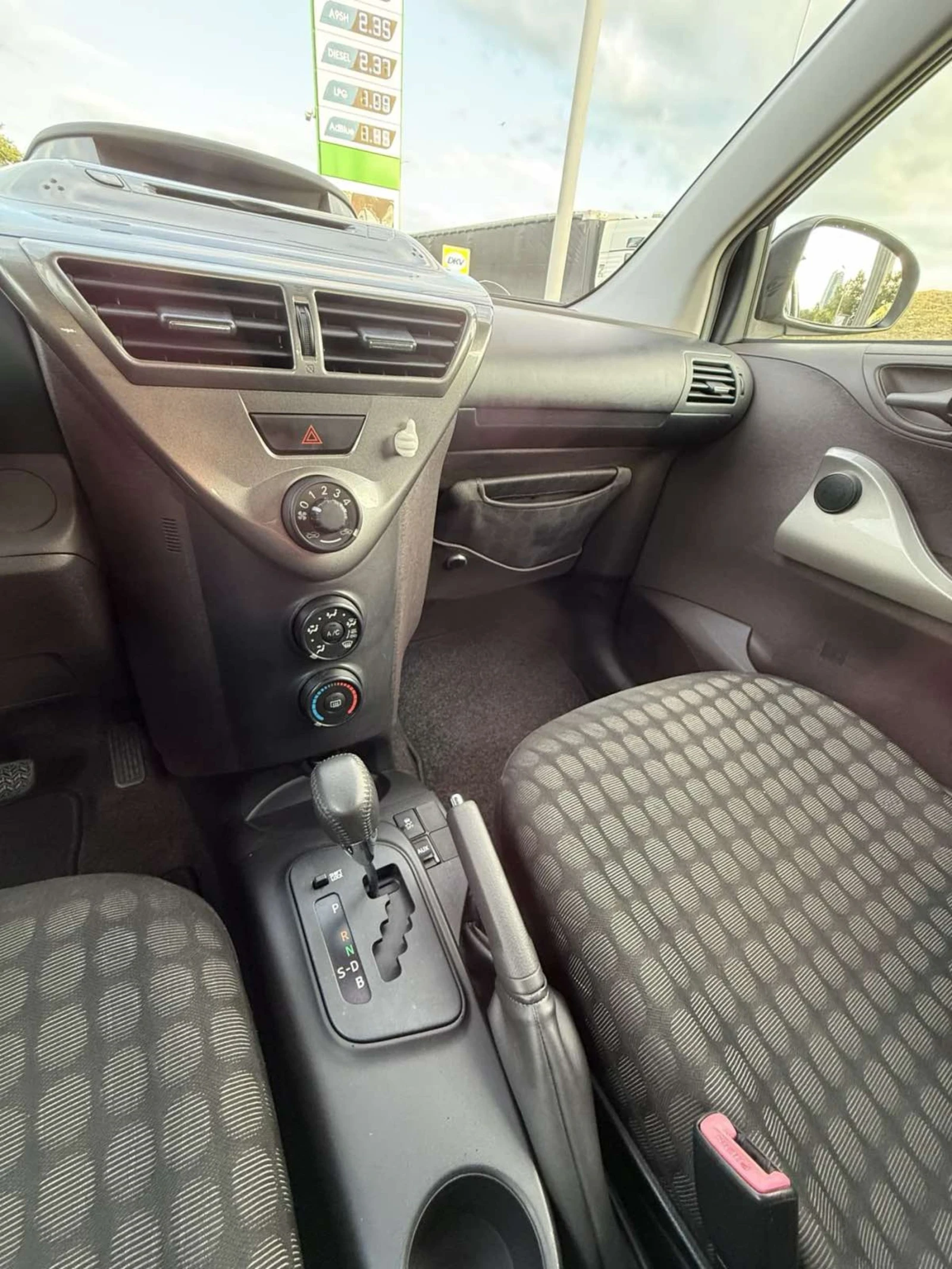 Toyota IQ  | Mobile.bg   9