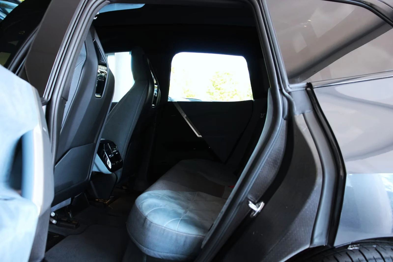 BMW iX xDRIVE50/523HP/SPORT/SKY-LOUNGE/360/LASER/ACC/983f | Mobile.bg � ����������� 14