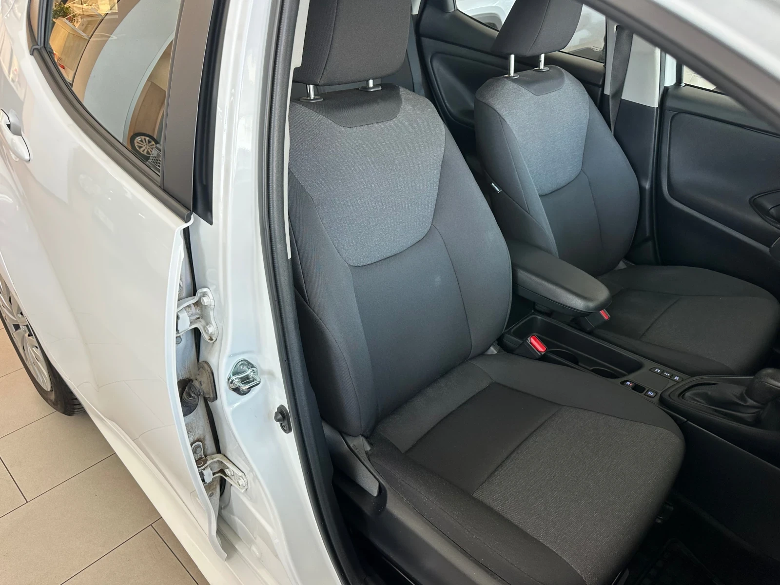 Toyota Yaris, снимка 7 - Автомобили и джипове - 53993538