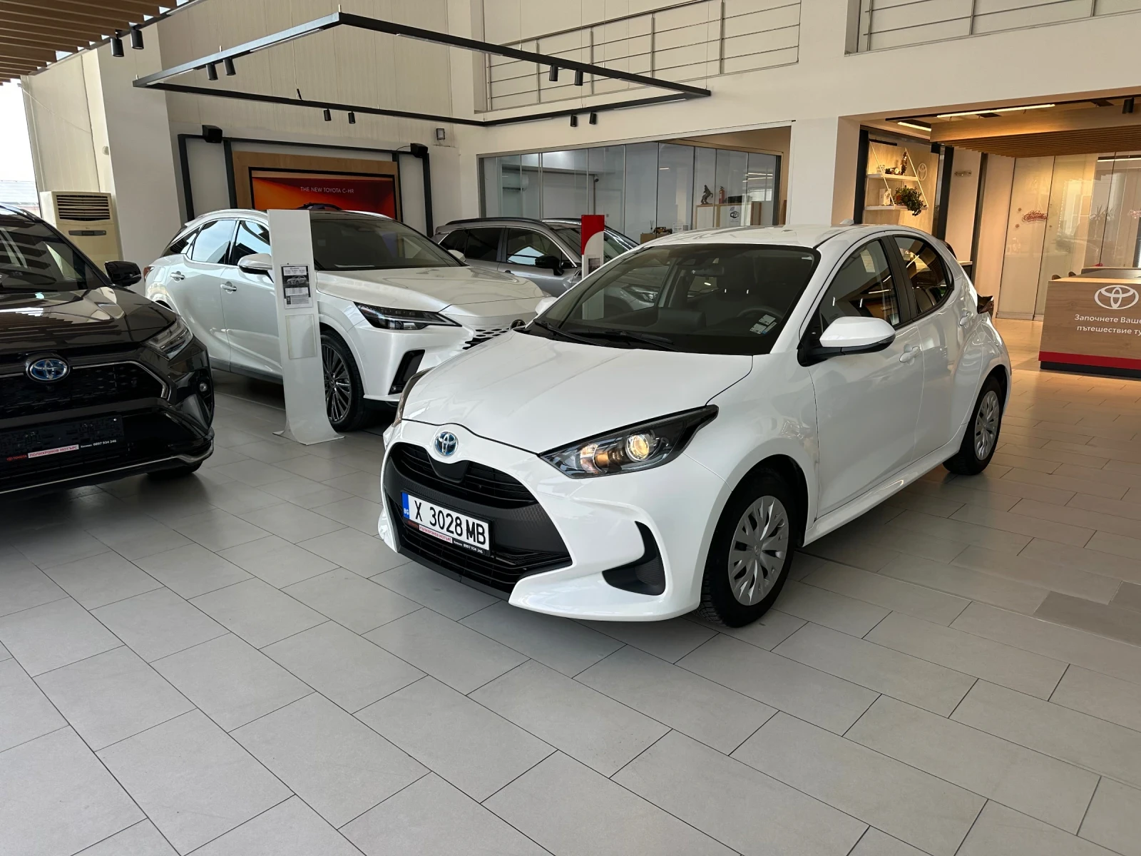 Toyota Yaris, снимка 2 - Автомобили и джипове - 53993538