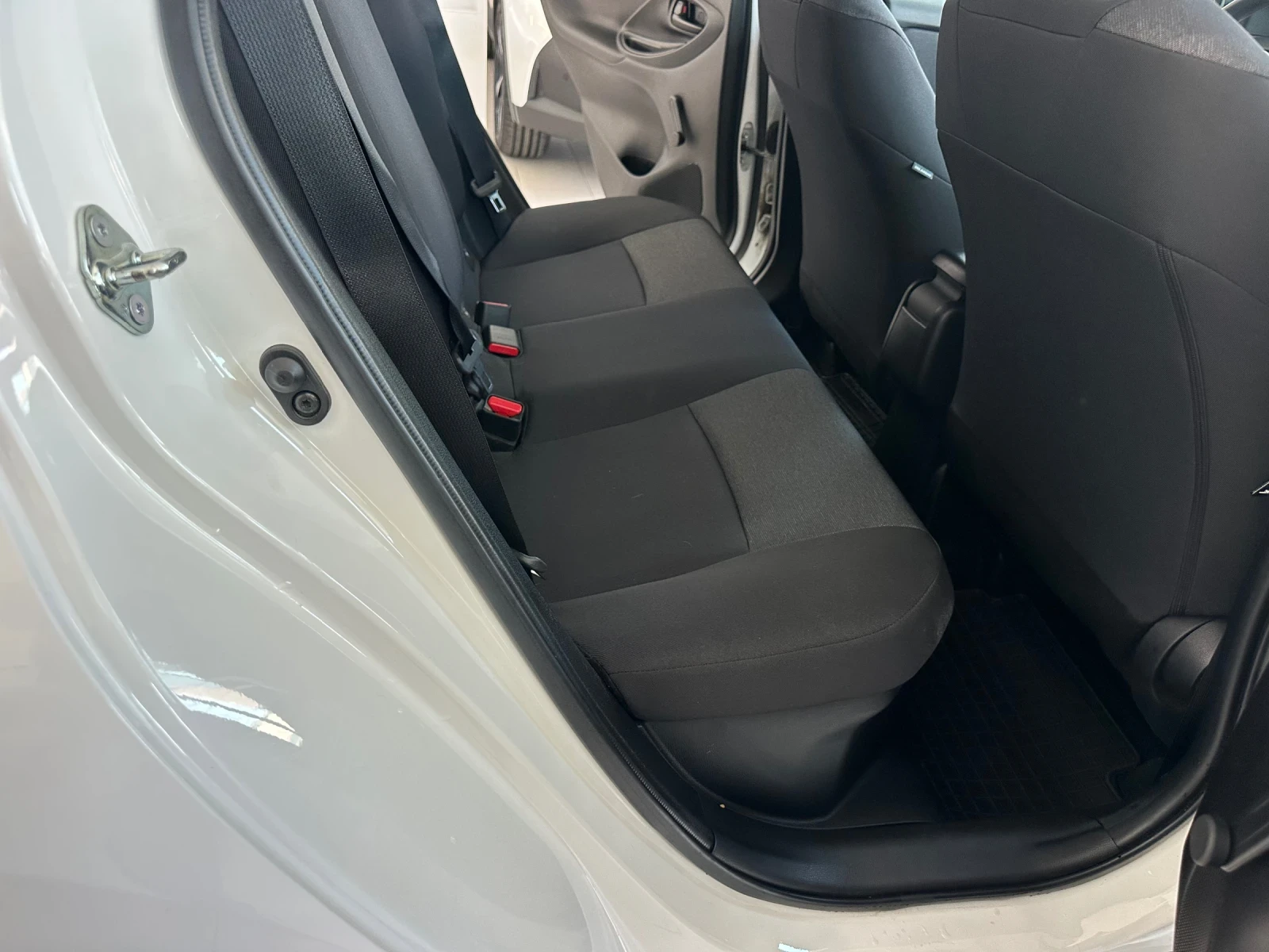 Toyota Yaris, снимка 9 - Автомобили и джипове - 53993538