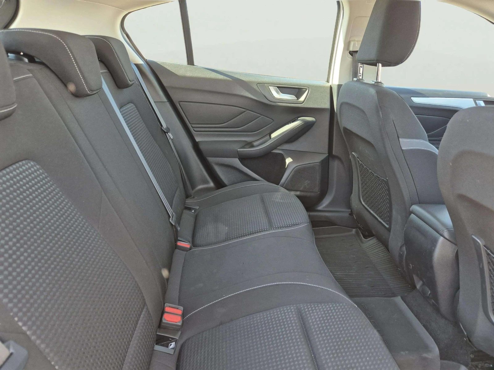 Ford Focus 1.0 EcoBoost, снимка 9 - Автомобили и джипове - 54259882