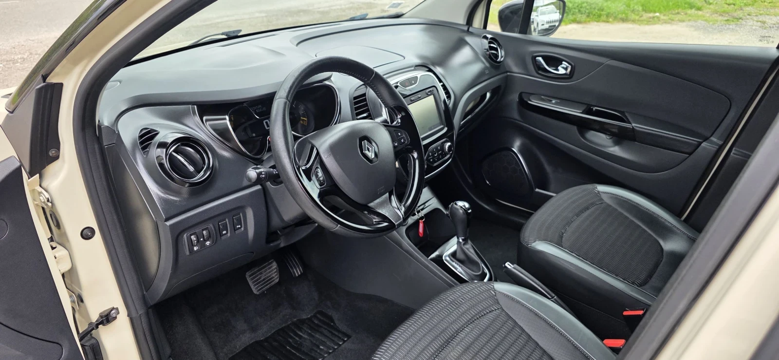 Renault Captur 1.2 TCe-Automat-Camera-Navi-120hp, снимка 8 - Автомобили и джипове - 54391496