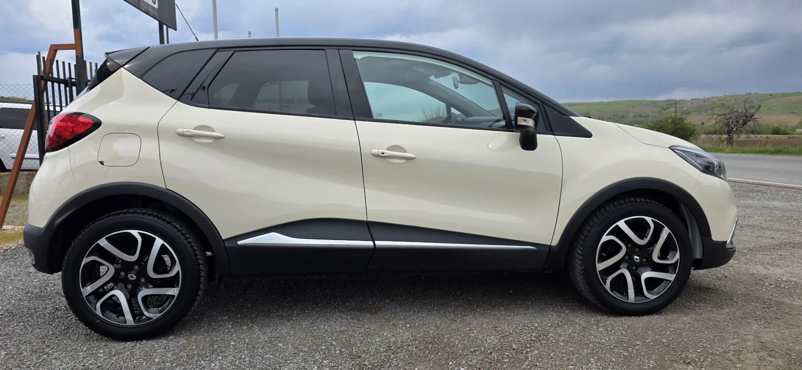 Renault Captur 1.2 TCe-Automat-Camera-Navi-120hp, снимка 4 - Автомобили и джипове - 54391496