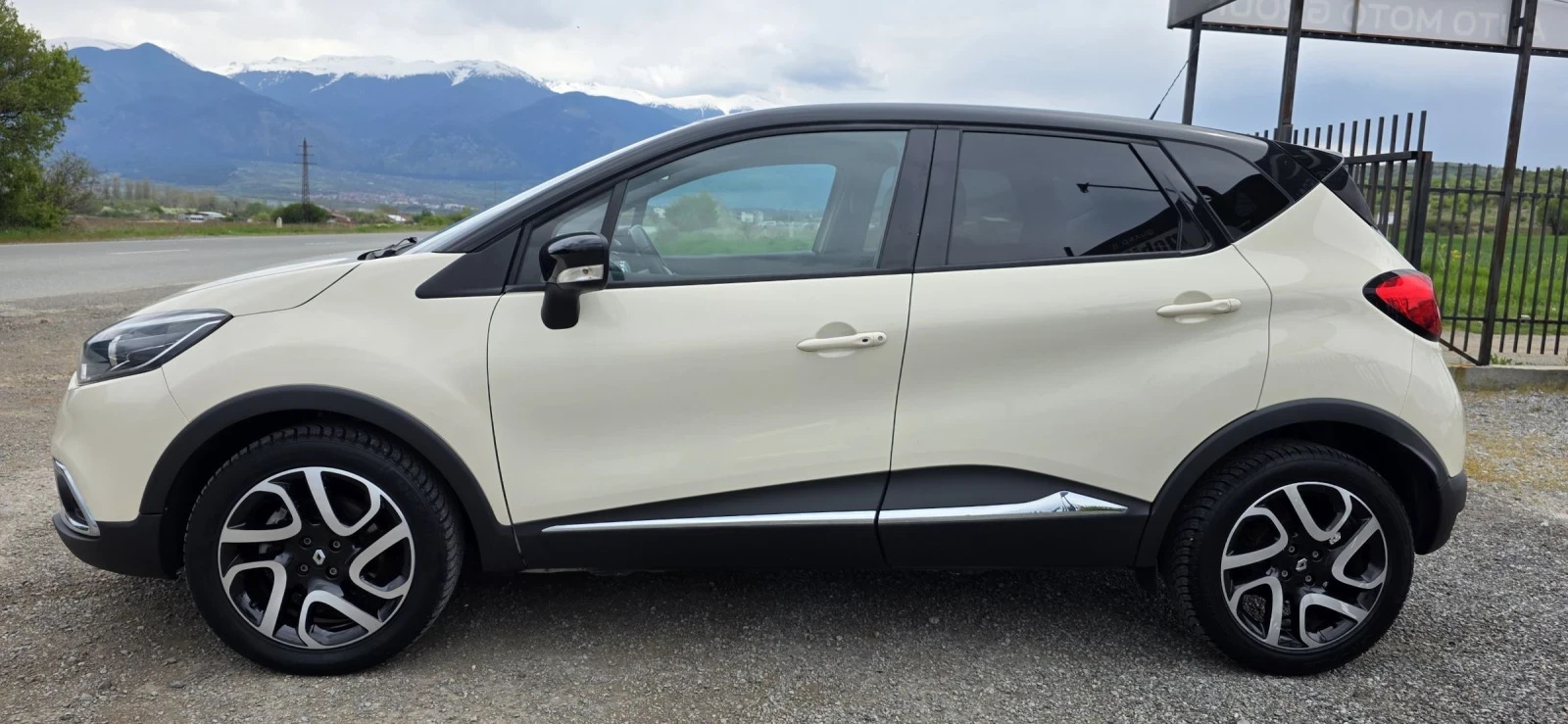 Renault Captur 1.2 TCe-Automat-Camera-Navi-120hp, снимка 3 - Автомобили и джипове - 54391496