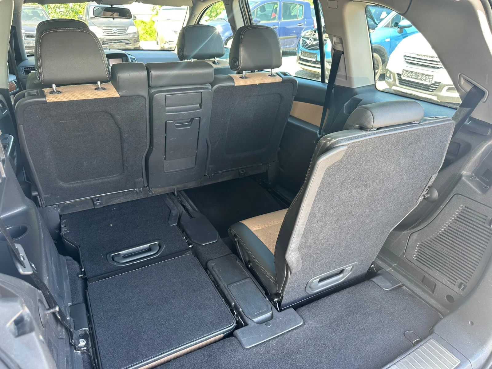 Opel Zafira 1.9CDTI-120к.с-7 МЕСТЕН-КОЖА, снимка 14 - Автомобили и джипове - 54605807