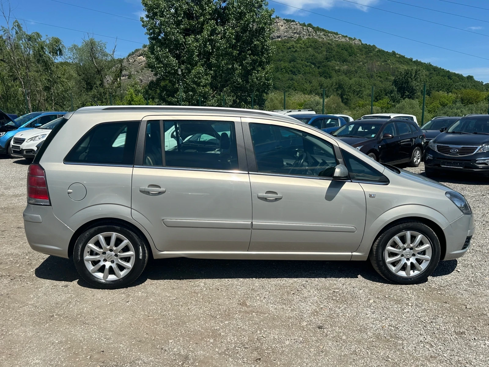 Opel Zafira 1.9CDTI-120к.с-7 МЕСТЕН-КОЖА, снимка 6 - Автомобили и джипове - 54605807