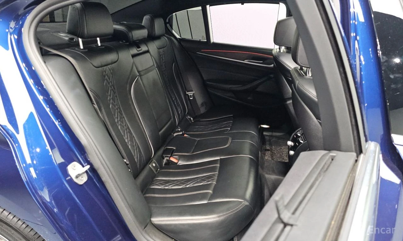 BMW 530 i M-Sport* DISTRONIC* HEAD-UP* 360 CAM* ОБДУХВАНЕ*, снимка 17 - Автомобили и джипове - 54711493