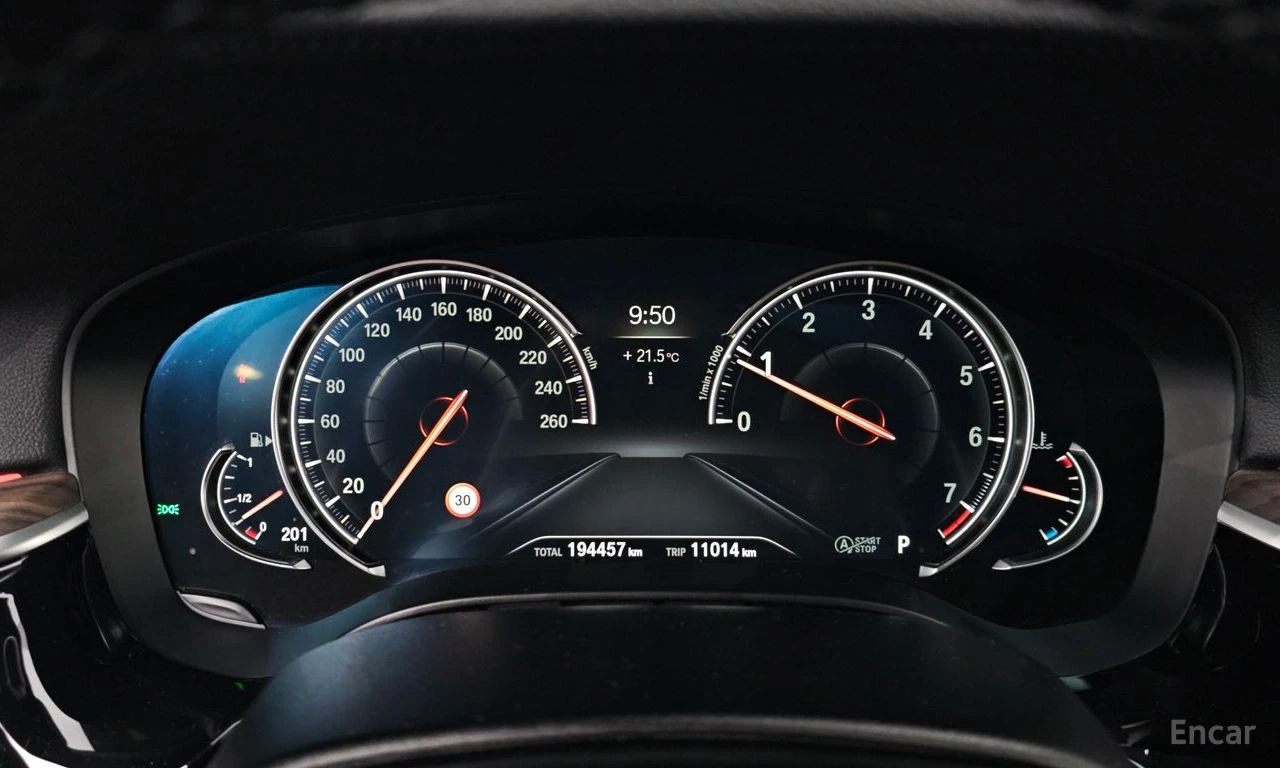 BMW 530 i M-Sport* DISTRONIC* HEAD-UP* 360 CAM* ОБДУХВАНЕ*, снимка 12 - Автомобили и джипове - 54711493