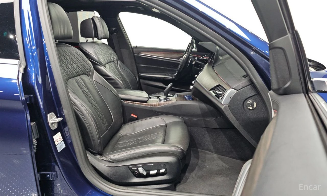 BMW 530 i M-Sport* DISTRONIC* HEAD-UP* 360 CAM* ОБДУХВАНЕ*, снимка 9 - Автомобили и джипове - 54711493