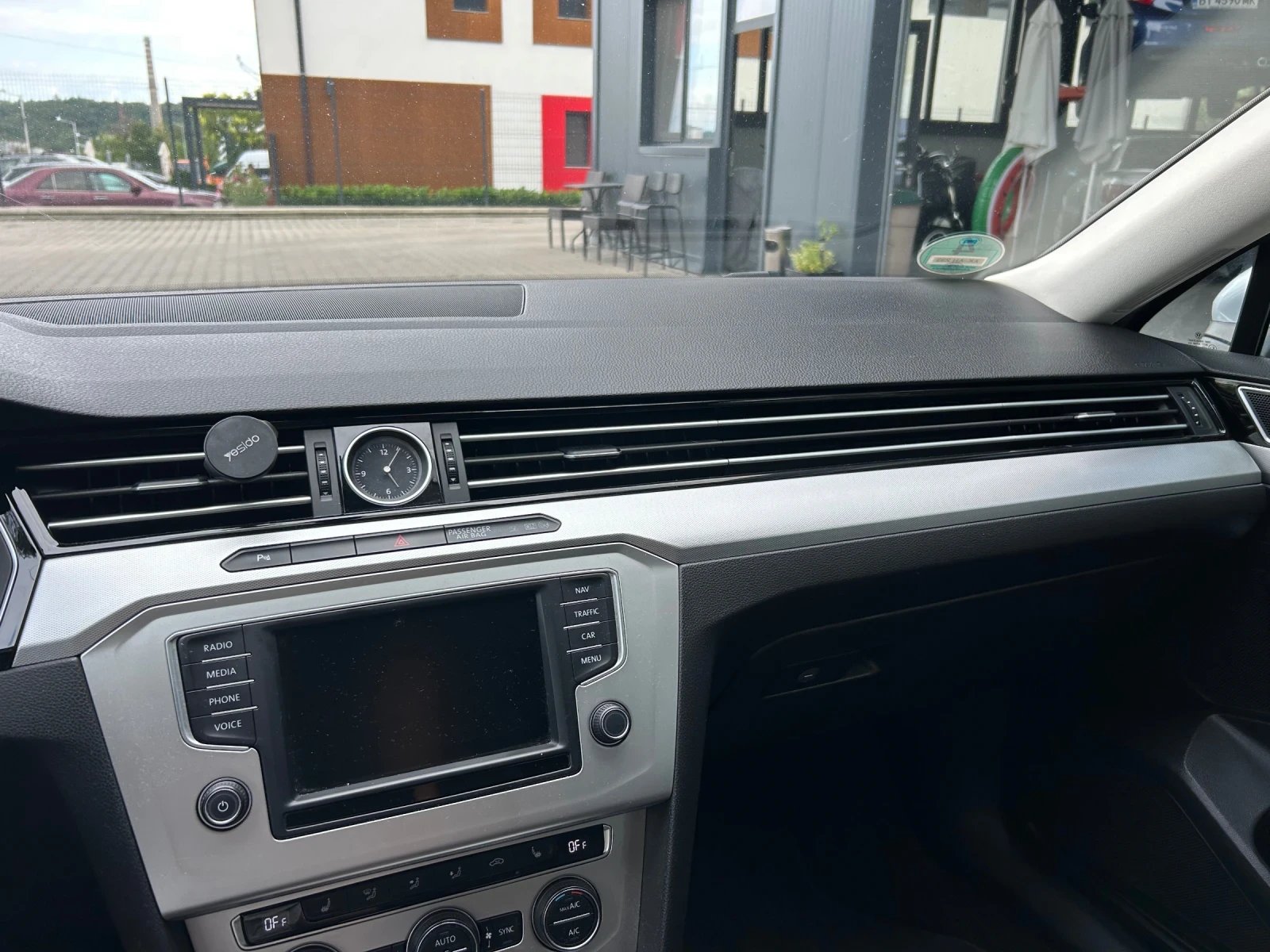 VW Passat, снимка 11 - Автомобили и джипове - 55403733