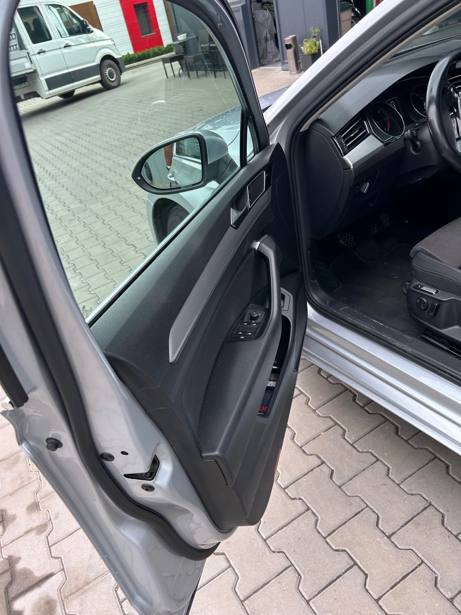 VW Passat, снимка 4 - Автомобили и джипове - 55403733