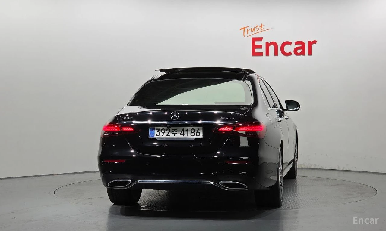 Mercedes-Benz E 350 AMG* LINE* 4MATIC* BURMESTER* ОБДУХВАНЕ* ДИСТРОНИК, снимка 4 - Автомобили и джипове - 55528822