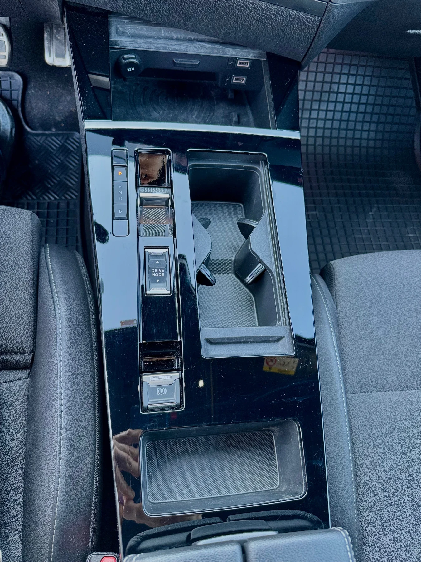 Opel Astra GS 1.6T PHEV MatrixLED/360 /HUD/AGR/7.4kW/Гаражен, снимка 15 - Автомобили и джипове - 55554770