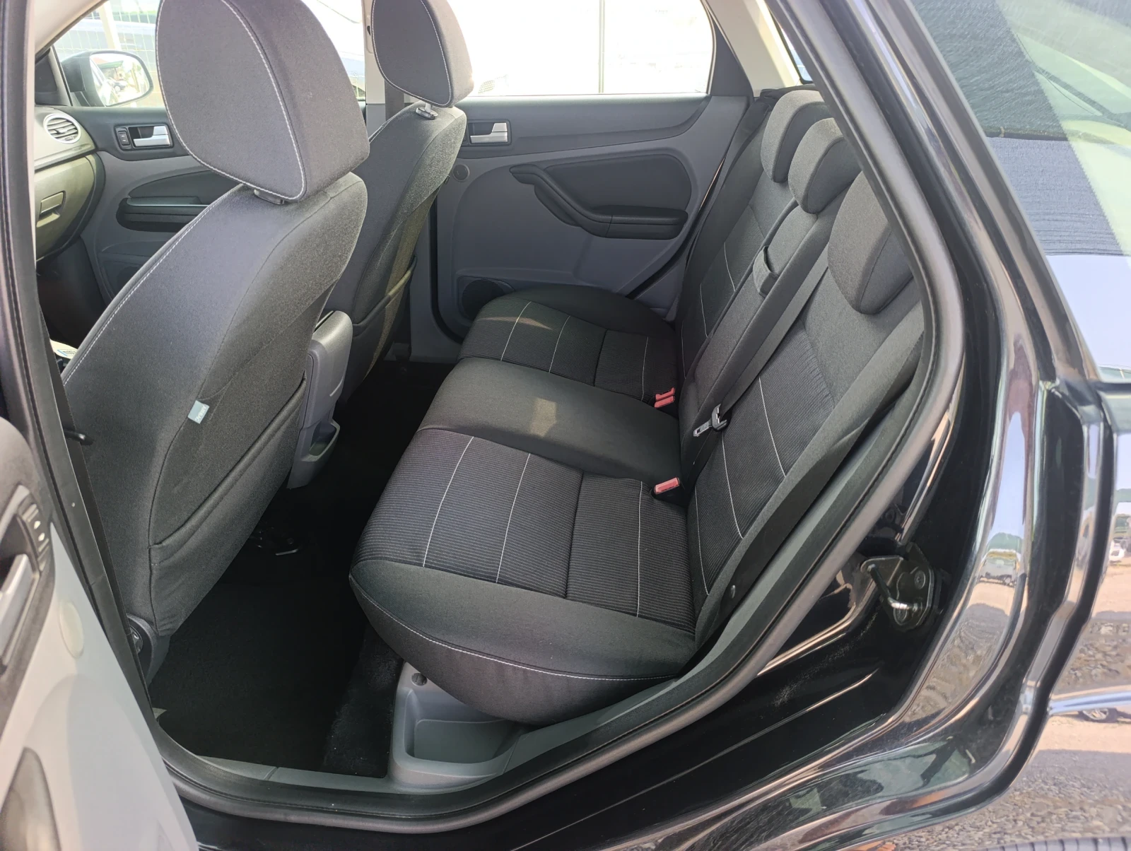 Ford Focus 1.6TDCI Facelift, снимка 11 - Автомобили и джипове - 55966739