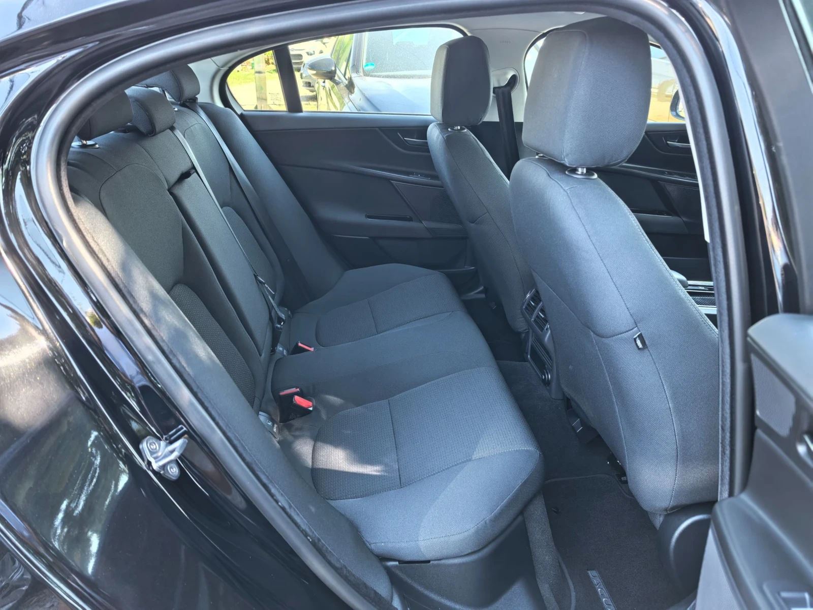 Jaguar XE 20d 4x4 Facelift 180к.с, снимка 11 - Автомобили и джипове - 56019599