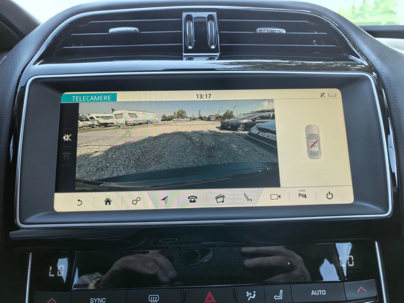 Jaguar XE 20d 4x4 Facelift 180к.с, снимка 9 - Автомобили и джипове - 56019599