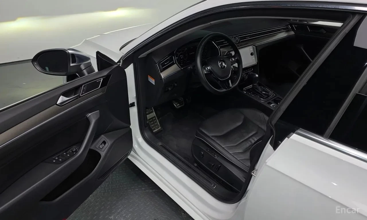 VW Arteon 2.0 TDI Prestige/ХЕДЪП/ПОДГРЕВ/ПАНОРАМА/ПАМЕТ, снимка 11 - Автомобили и джипове - 56134323