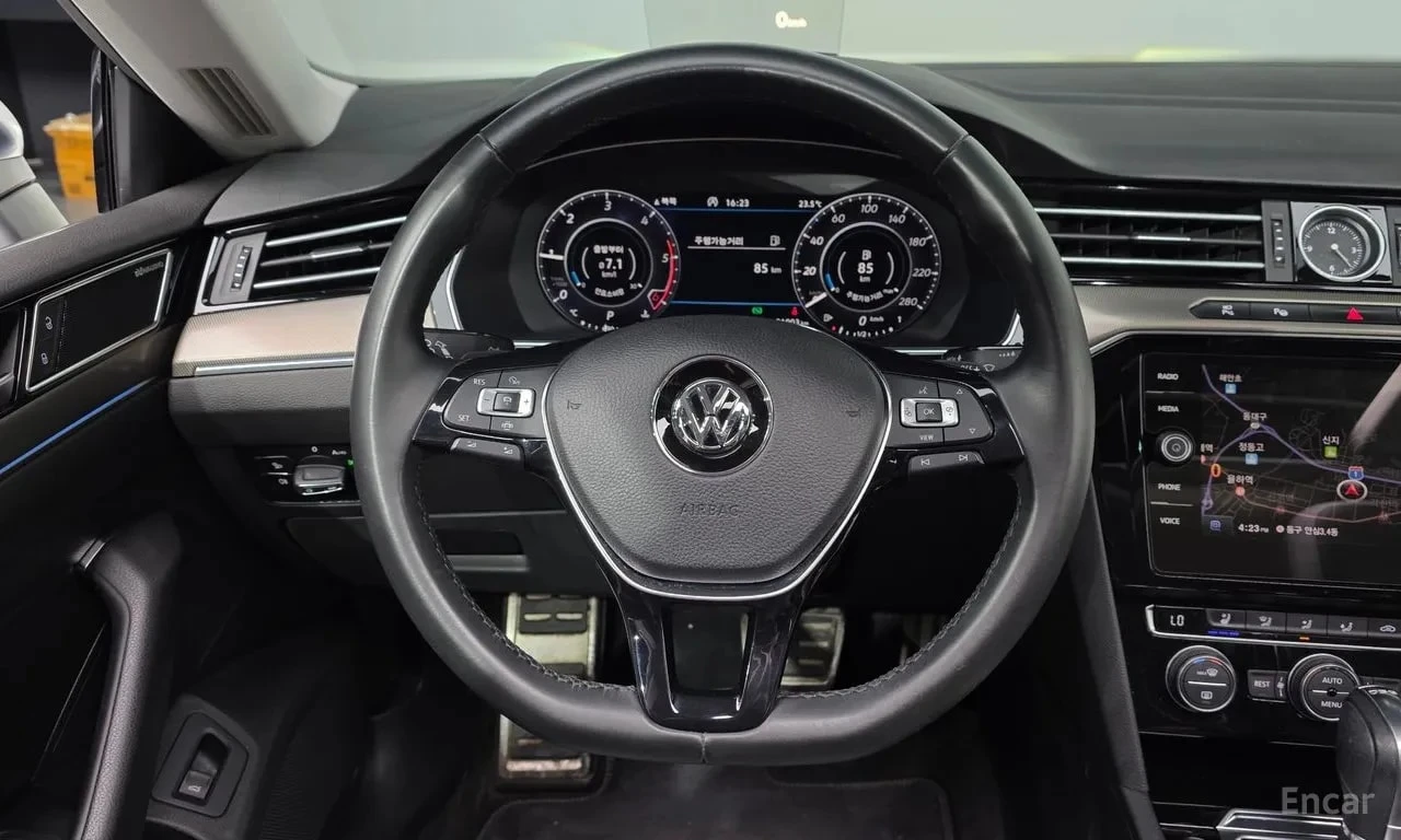 VW Arteon 2.0 TDI Prestige/ХЕДЪП/ПОДГРЕВ/ПАНОРАМА/ПАМЕТ, снимка 13 - Автомобили и джипове - 56134323
