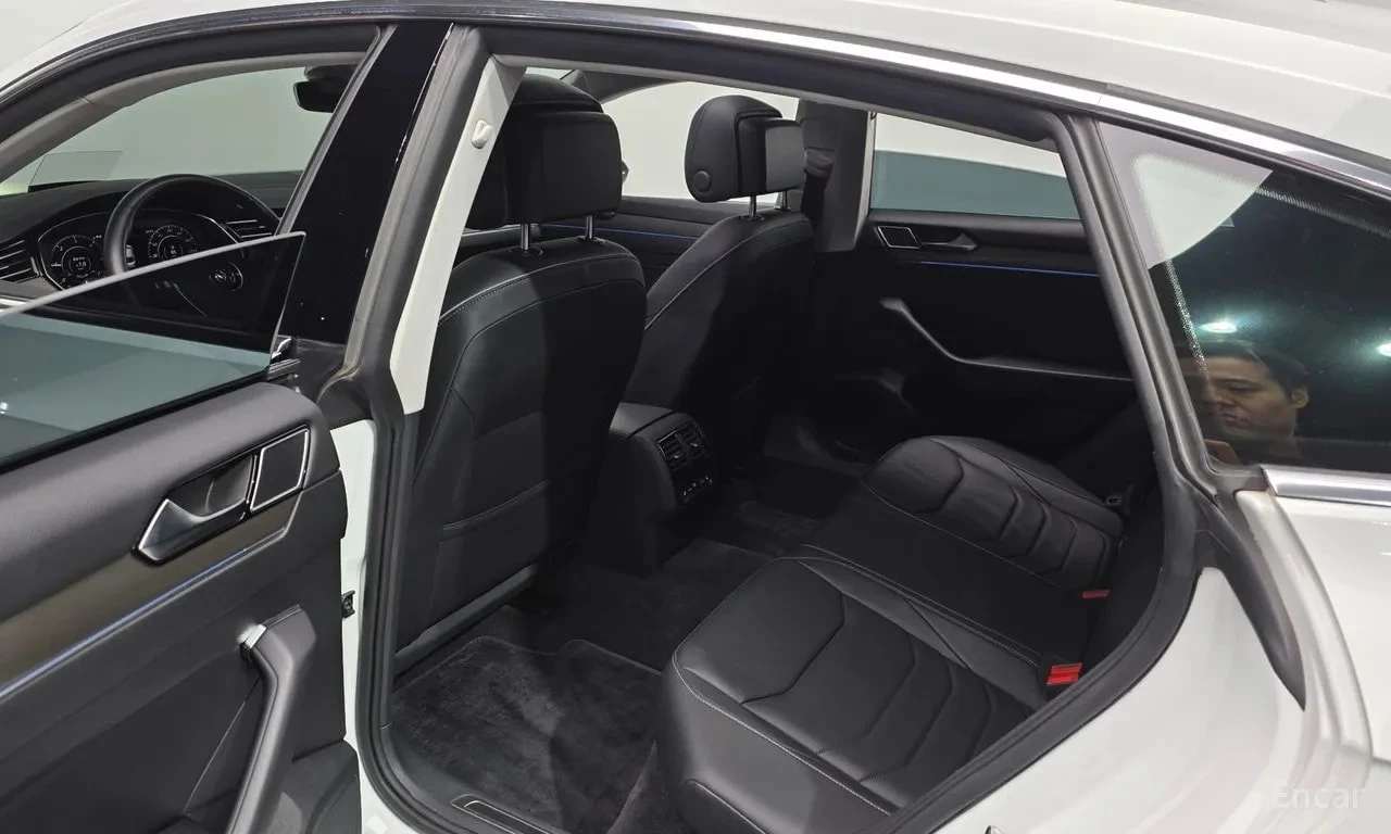 VW Arteon 2.0 TDI Prestige/ХЕДЪП/ПОДГРЕВ/ПАНОРАМА/ПАМЕТ, снимка 12 - Автомобили и джипове - 56134323