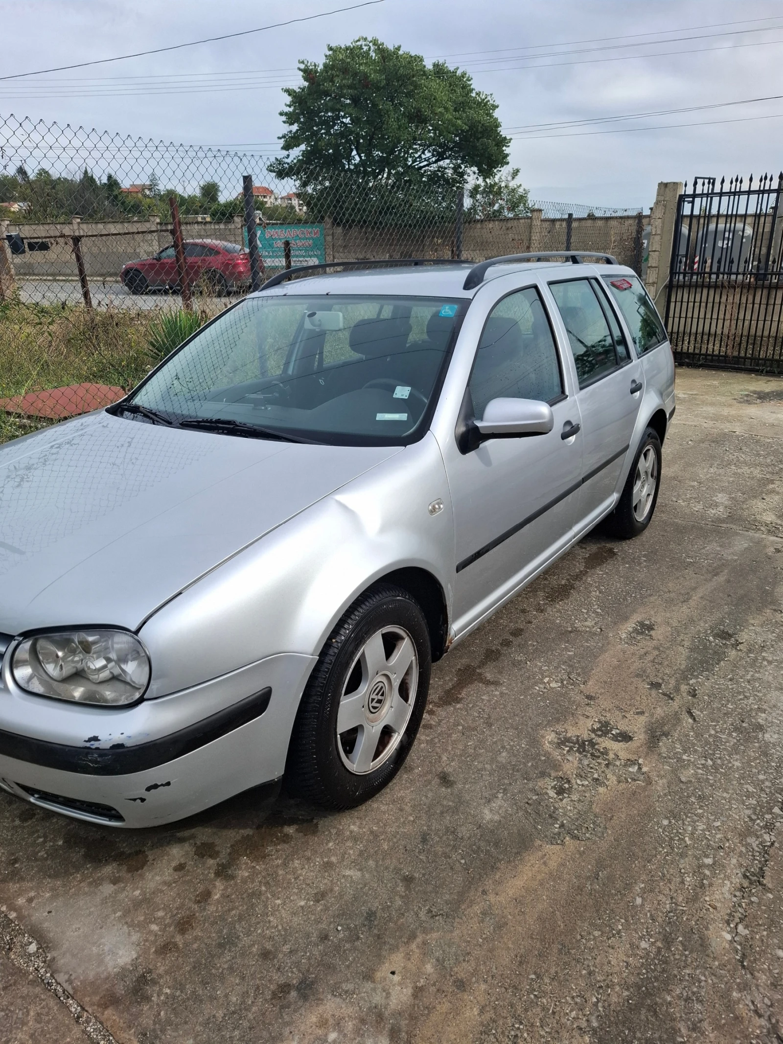 VW Golf 1.9 TDI, снимка 3 - Автомобили и джипове - 56274584