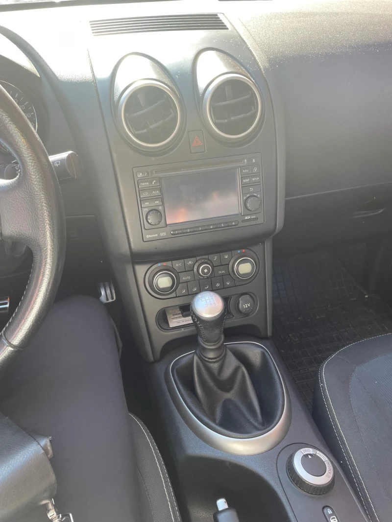 Nissan Qashqai 2.0, снимка 1 - Автомобили и джипове - 48292396