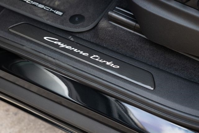 Porsche Cayenne Turbo S E-Hybrid New Model = NEW= Гаранция, снимка 8 - Автомобили и джипове - 45998061