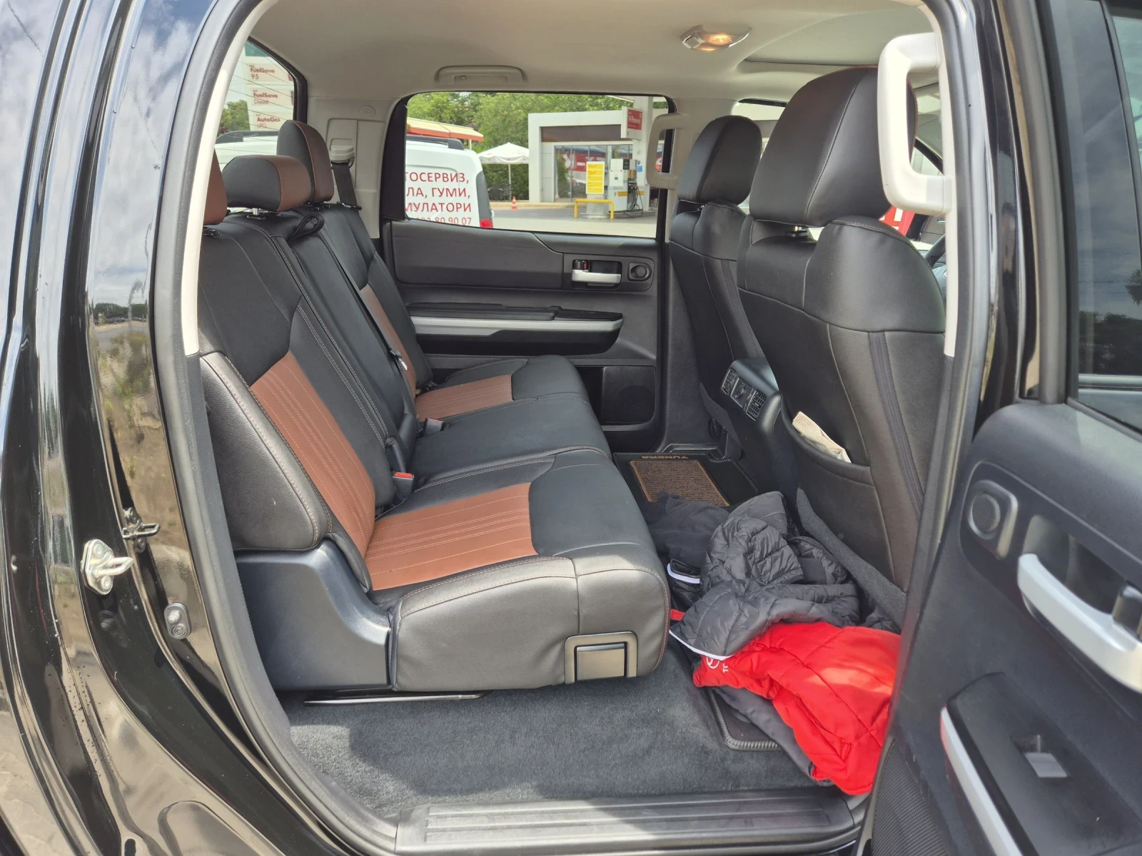 Toyota Tundra 5.7 V8 - изображение 7