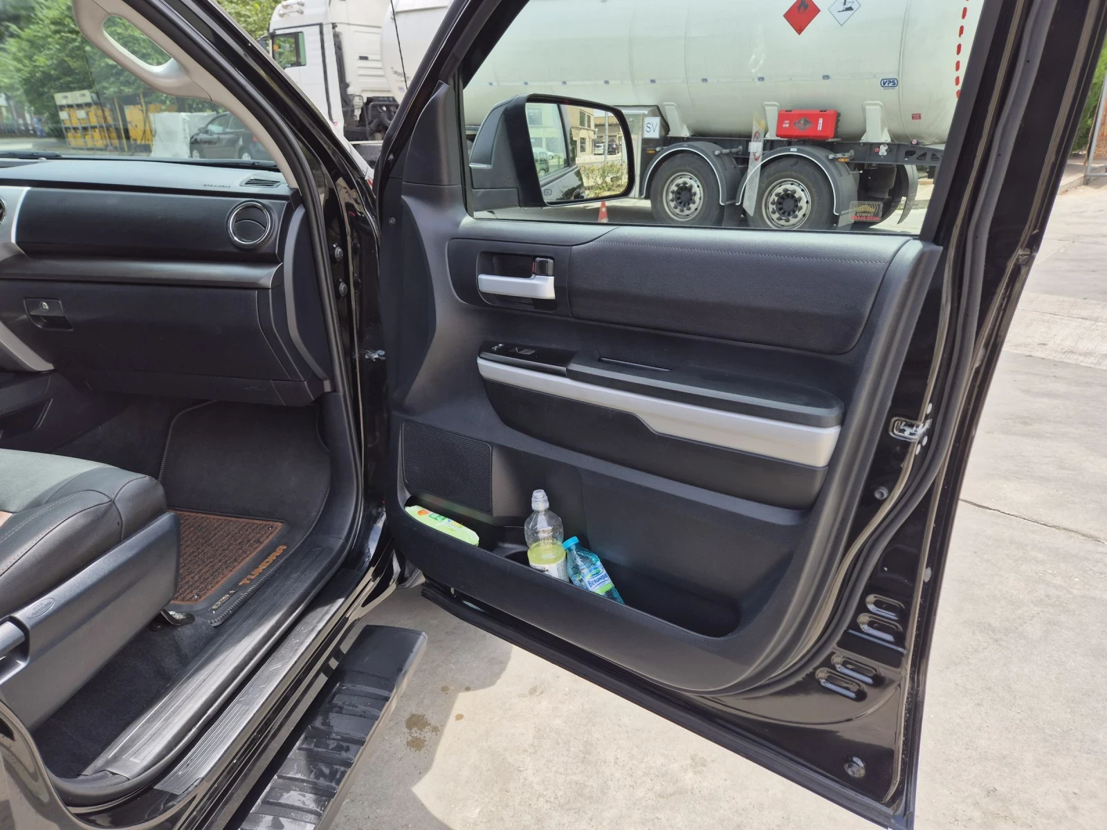 Toyota Tundra 5.7 V8 - изображение 10
