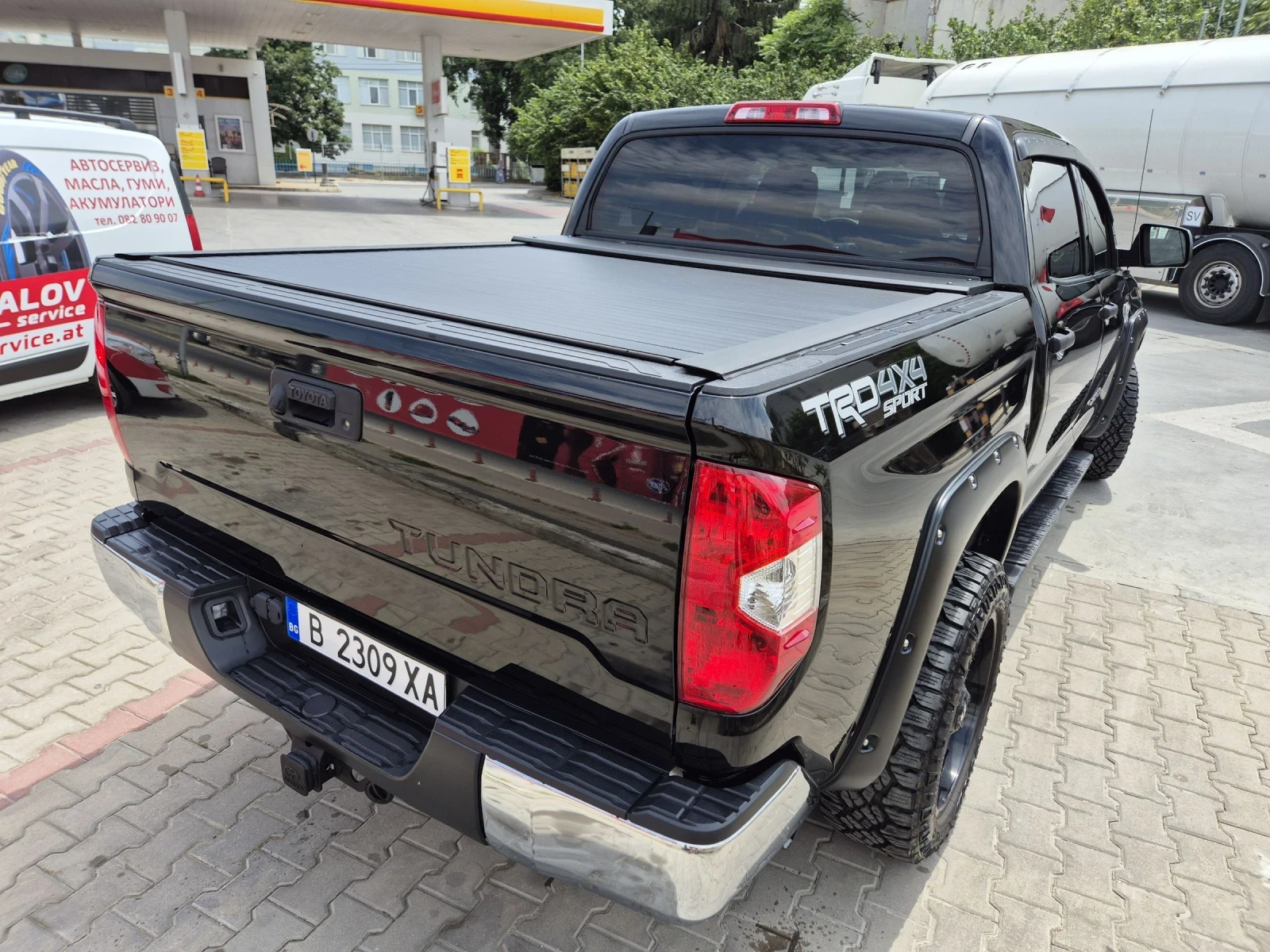 Toyota Tundra 5.7 V8 - изображение 6